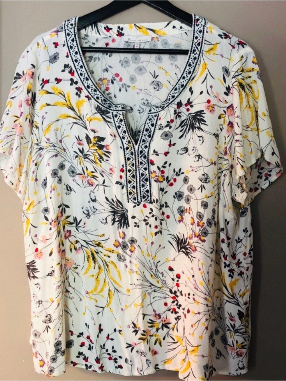 Skies are Blue Floral Aztec Top Size 1x